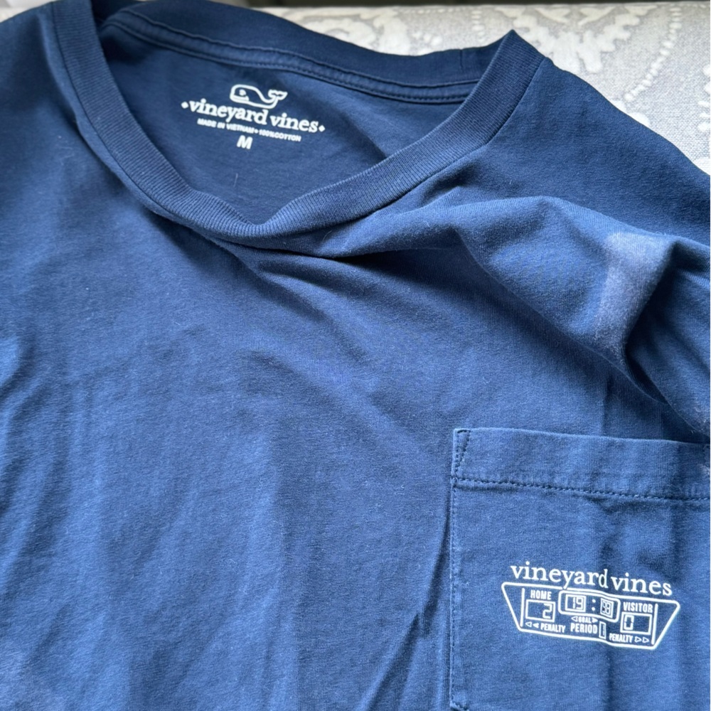 Vineyard Vines Men's Classic Navy Tee with hockey logo